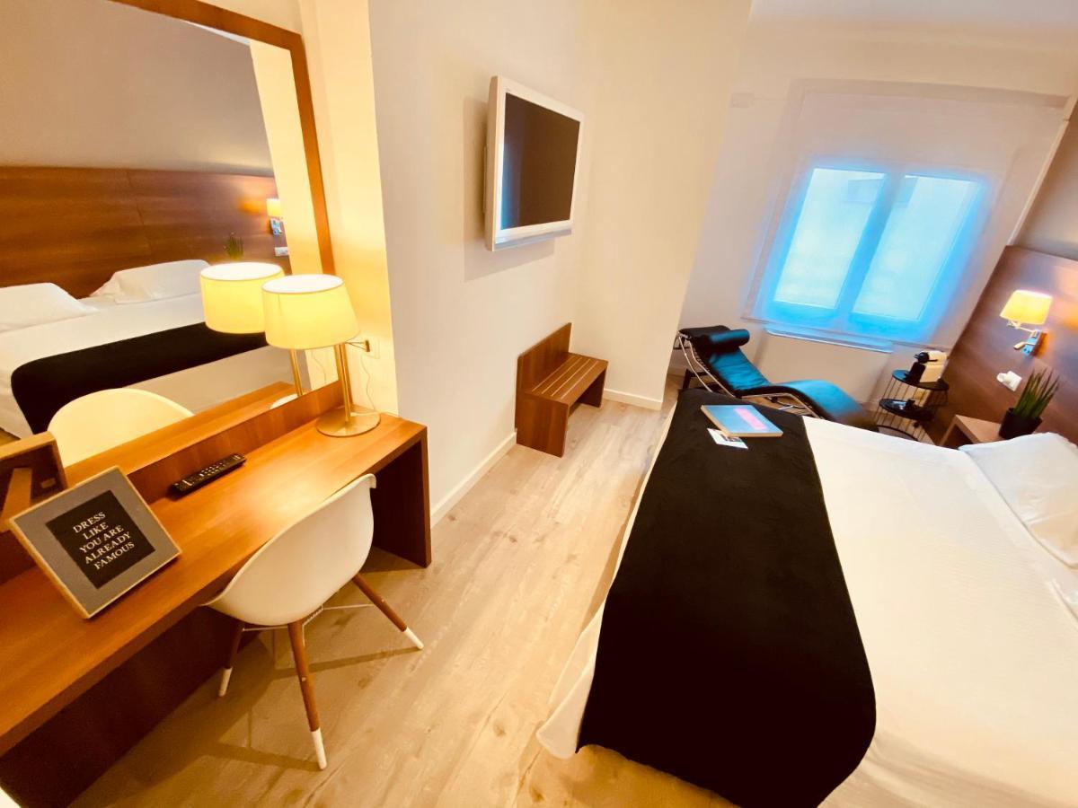 Hotel Carbonell Llança Zewnętrze zdjęcie