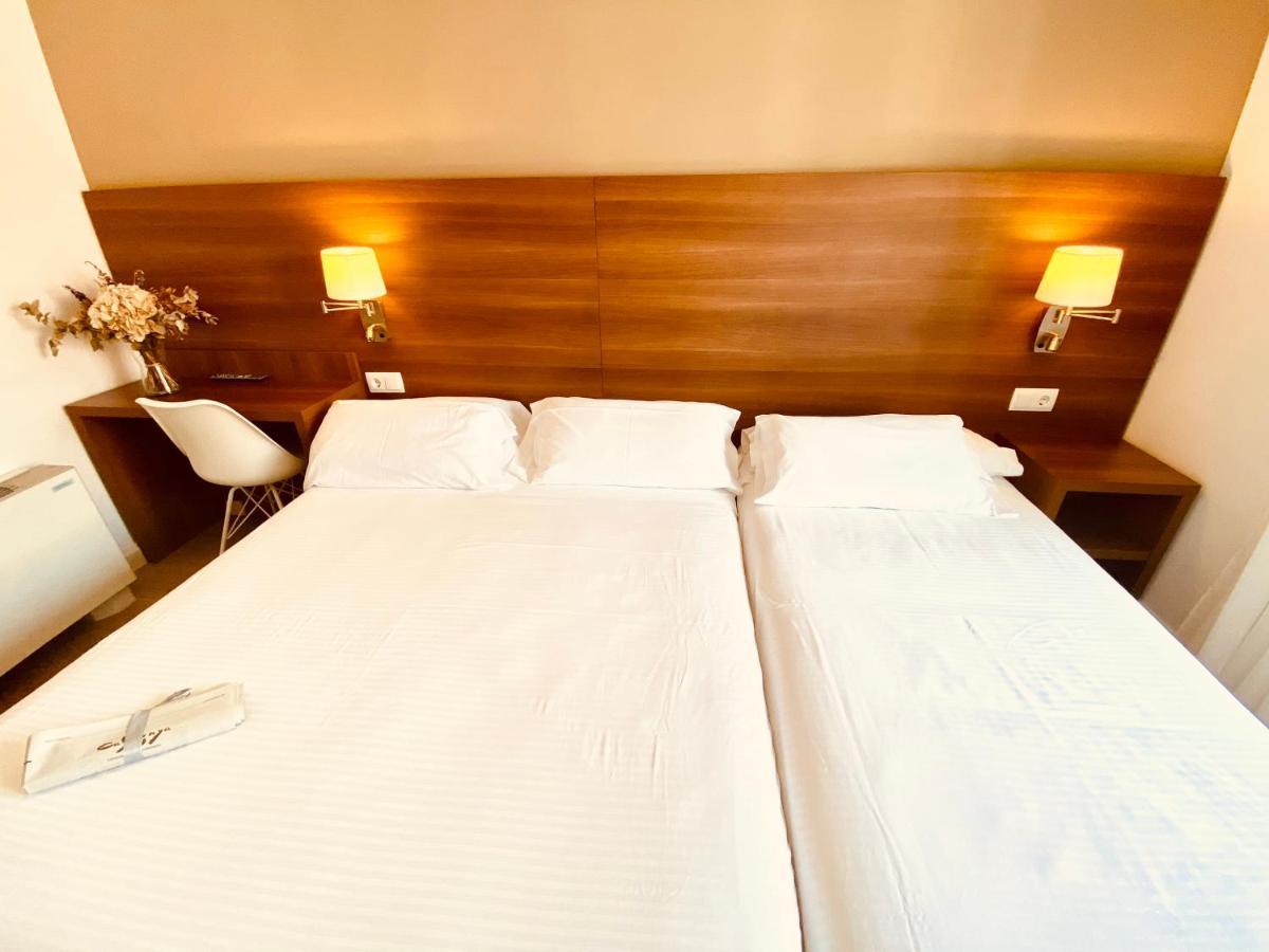 Hotel Carbonell Llança Zewnętrze zdjęcie