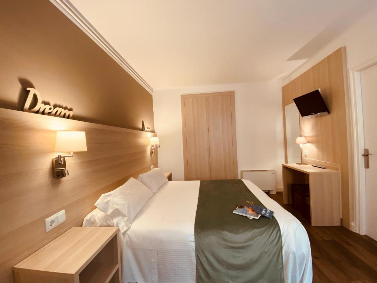 Hotel Carbonell Llança Zewnętrze zdjęcie