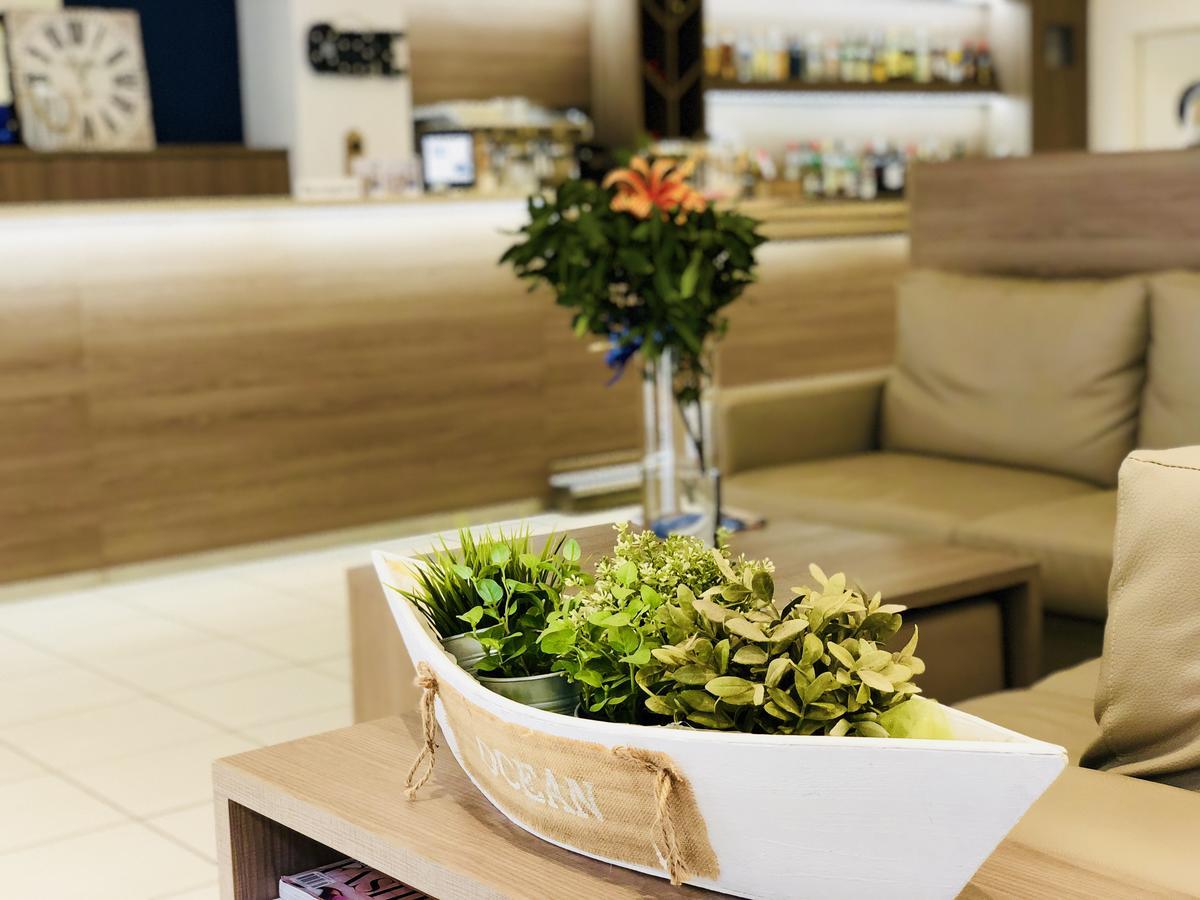 Hotel Carbonell Llança Zewnętrze zdjęcie